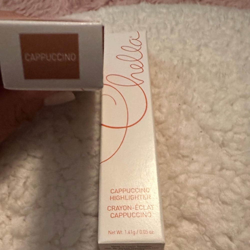Chella. Cappuccino Highlighter Makeup